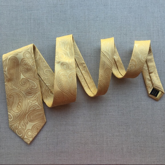 Donald Trump Yellow Gold Paisley Silk Tie - Picture 5 of 5